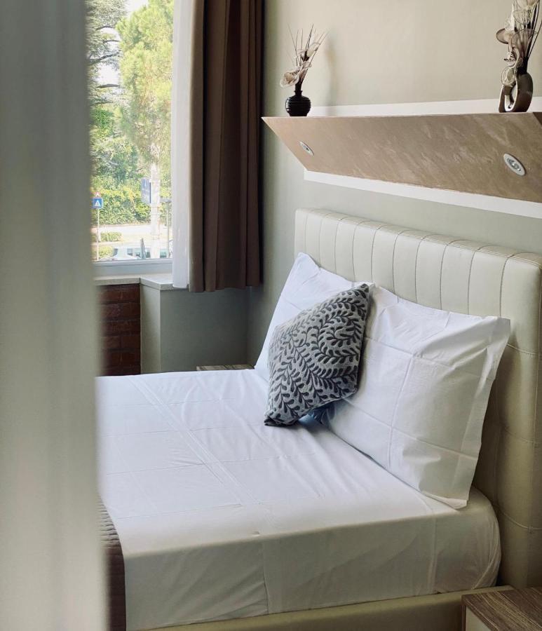 Atico Hotel Desenzano del Garda Luaran gambar